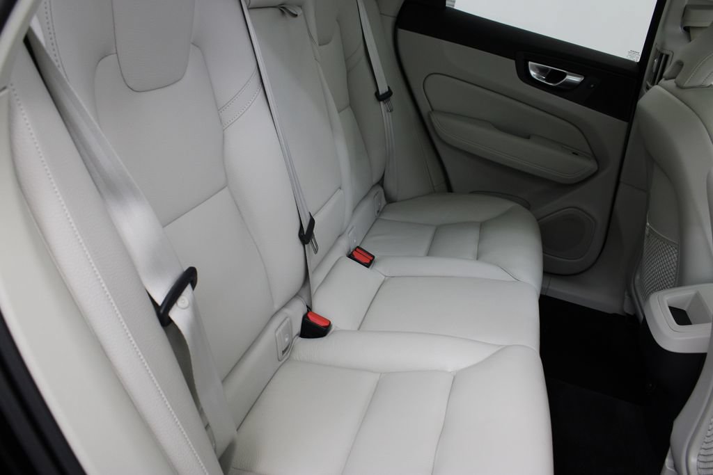 Used 2024 Volvo XC60 B5 Core AWD/4WD image 21