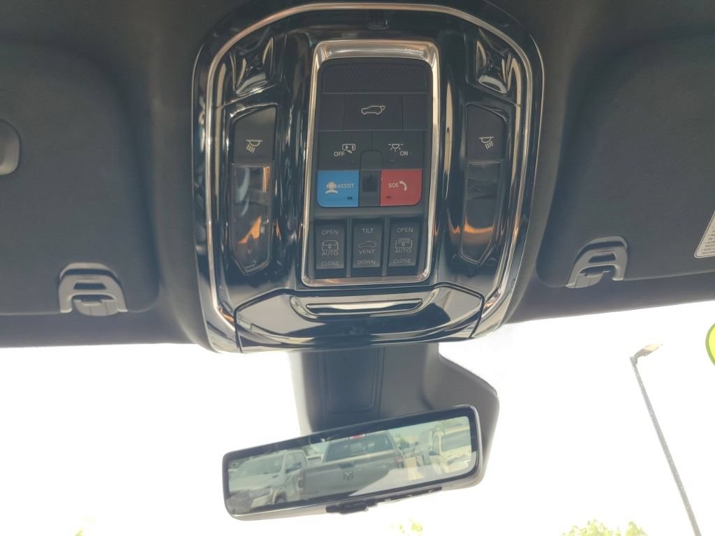 Used 2024 Jeep Grand Wagoneer L Series III AWD/4WD image 24