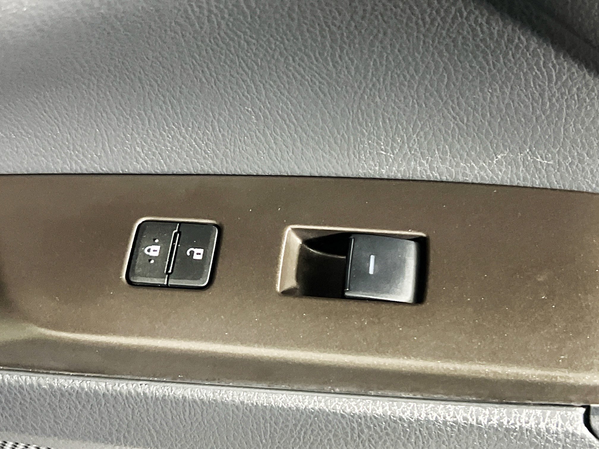 Used 2021 Toyota Camry LE w/ Carpet Mat Package (TMS) image 31