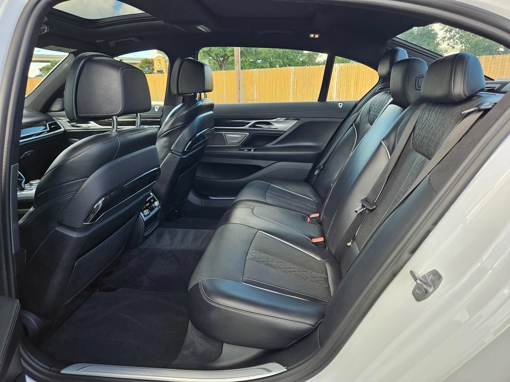 Used 2019 BMW 750i xDrive w/ M Sport Package AWD/4WD image 12