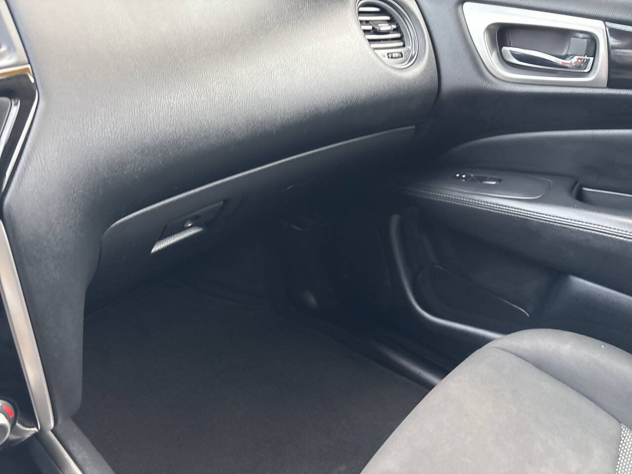 Used 2020 Nissan Pathfinder S AWD/4WD image 19