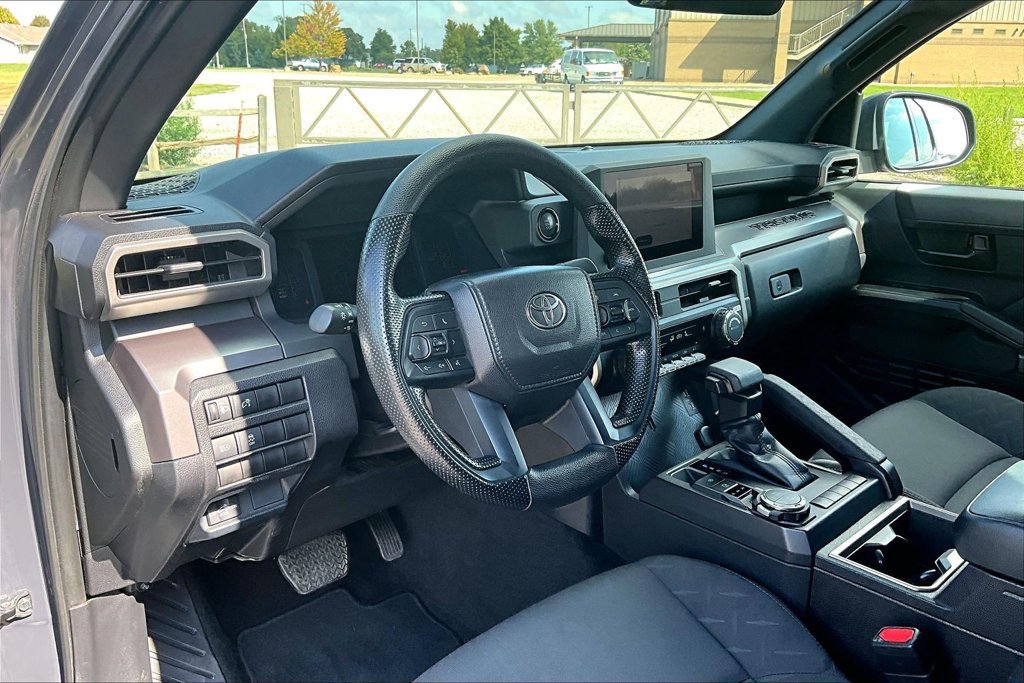 Used 2025 Toyota Tacoma SR5 AWD/4WD image 12