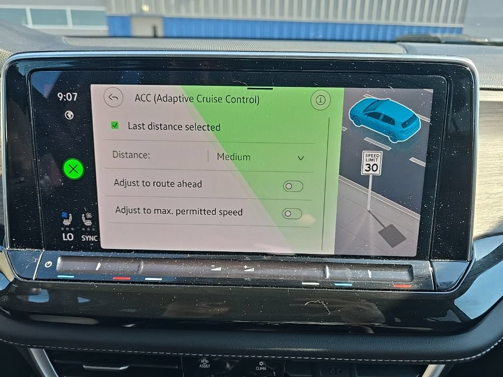 Used 2025 Volkswagen Atlas SEL Premium R-Line AWD/4WD image 31