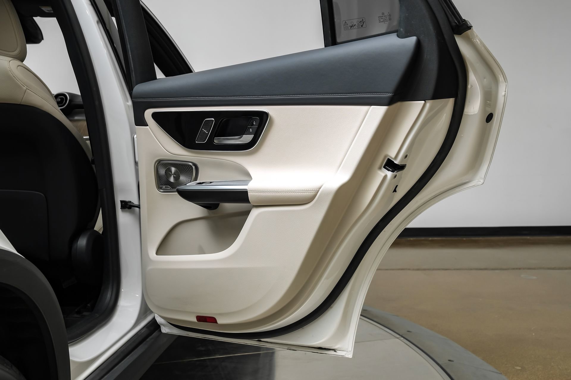 Used 2024 Mercedes-Benz GLC 300 image 43