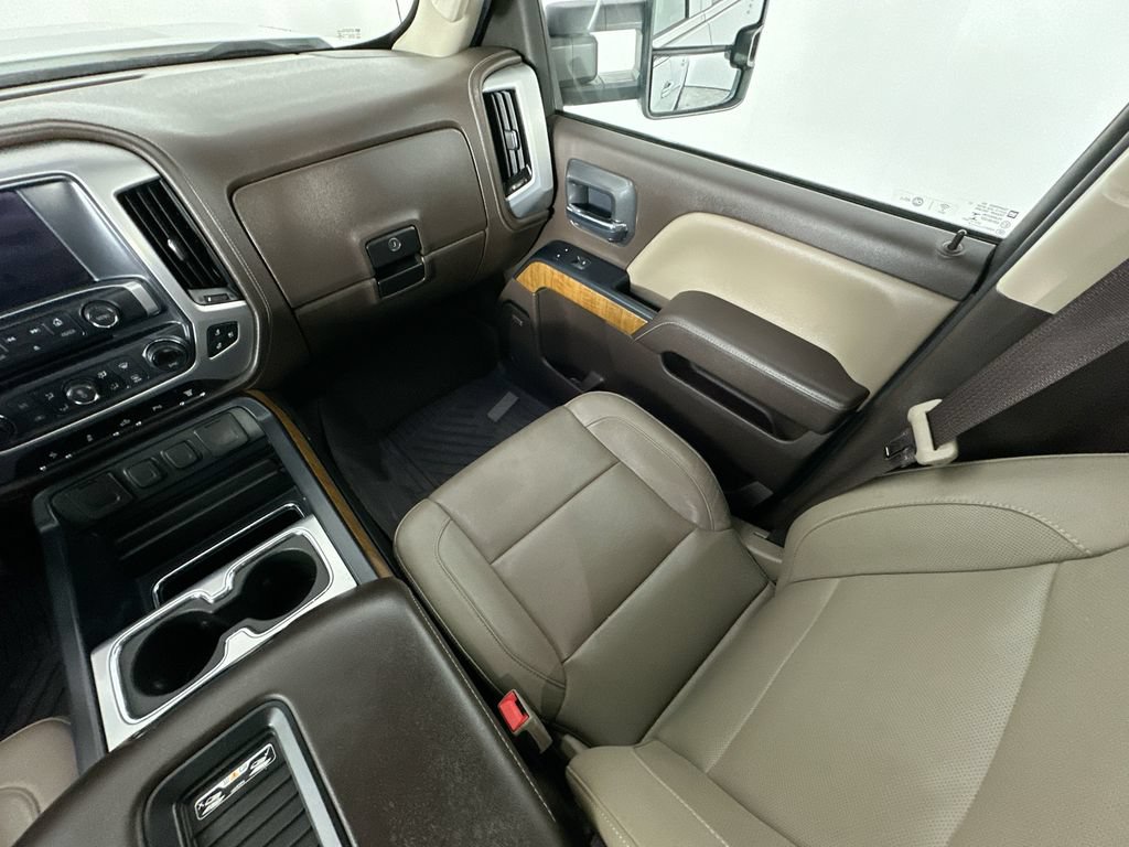 Used 2018 GMC Sierra 2500 SLT w/ Duramax Plus Package AWD/4WD image 11