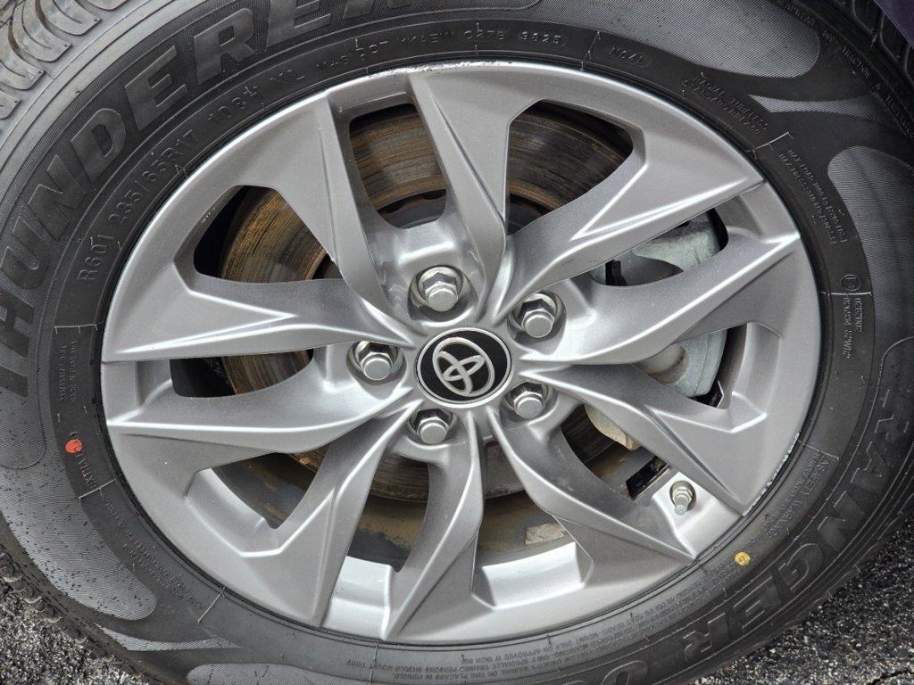 Certified 2024 Toyota Sienna XLE FWD image 10