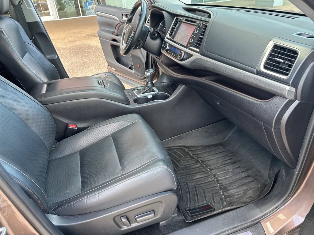 Used 2019 Toyota Highlander Limited FWD image 18