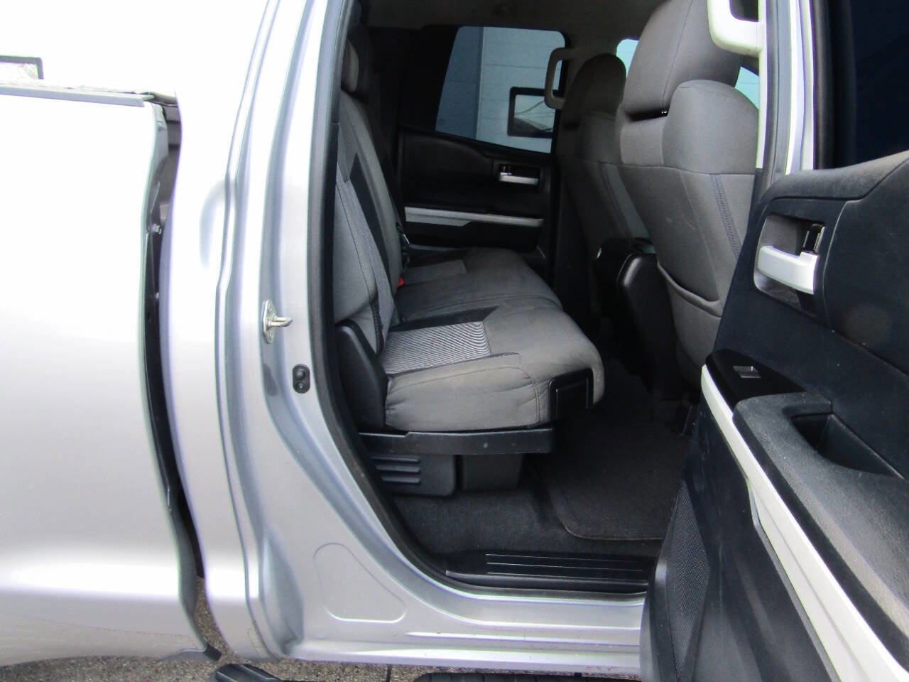 Used 2015 Toyota Tundra SR5 image 11