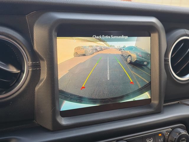 Used 2022 Jeep Wrangler Unlimited Sahara w/ Cold Weather Group AWD/4WD image 25