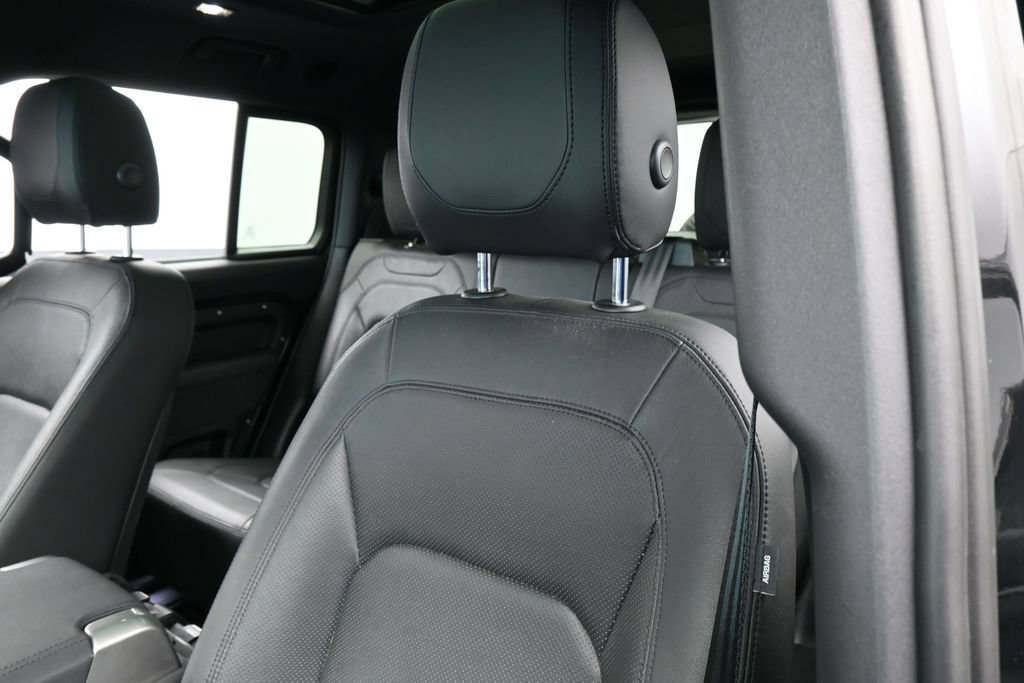 Used 2023 Land Rover Defender 130 SE AWD/4WD image 18