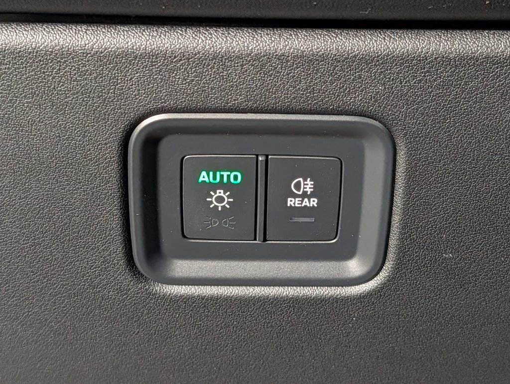 New 2026 Porsche Macan 4 Electric image 33