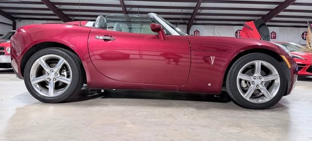 Used 2009 Pontiac Solstice GXP w/ Premium Package RWD image 2