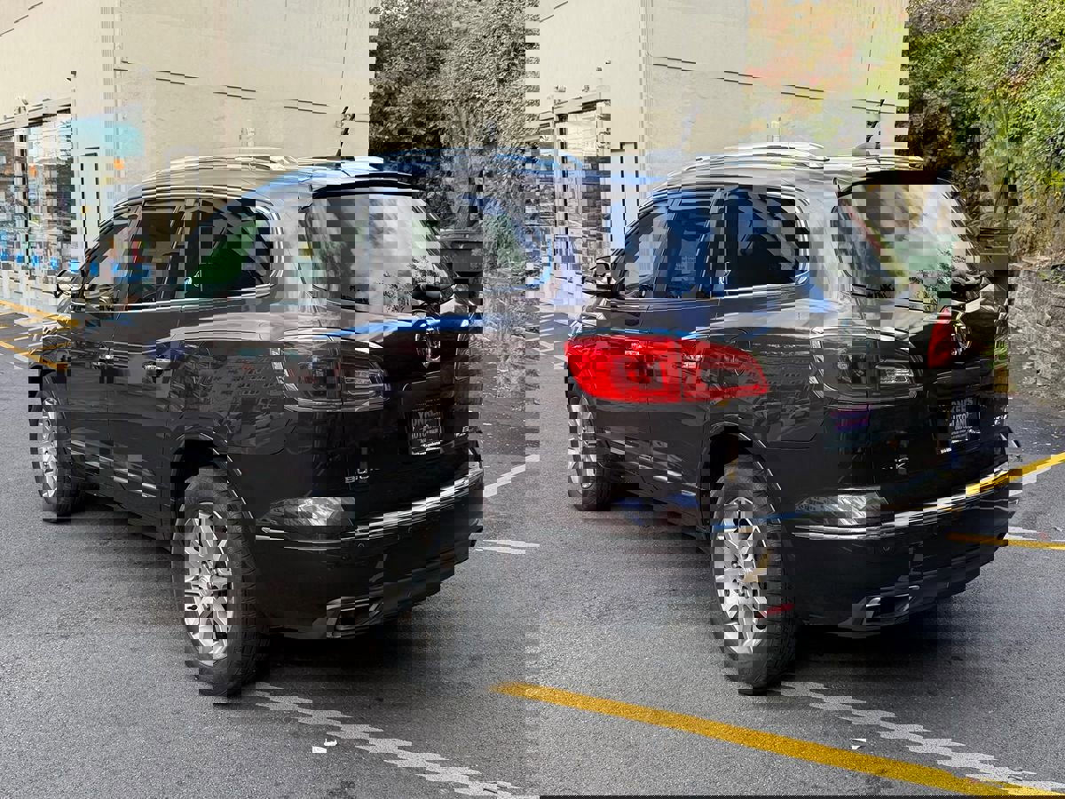 Used 2017 Buick Enclave Leather image 3