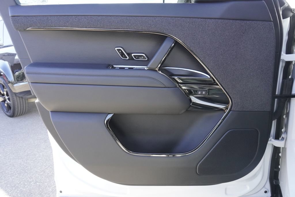 Used 2023 Land Rover Range Rover Sport SE image 17