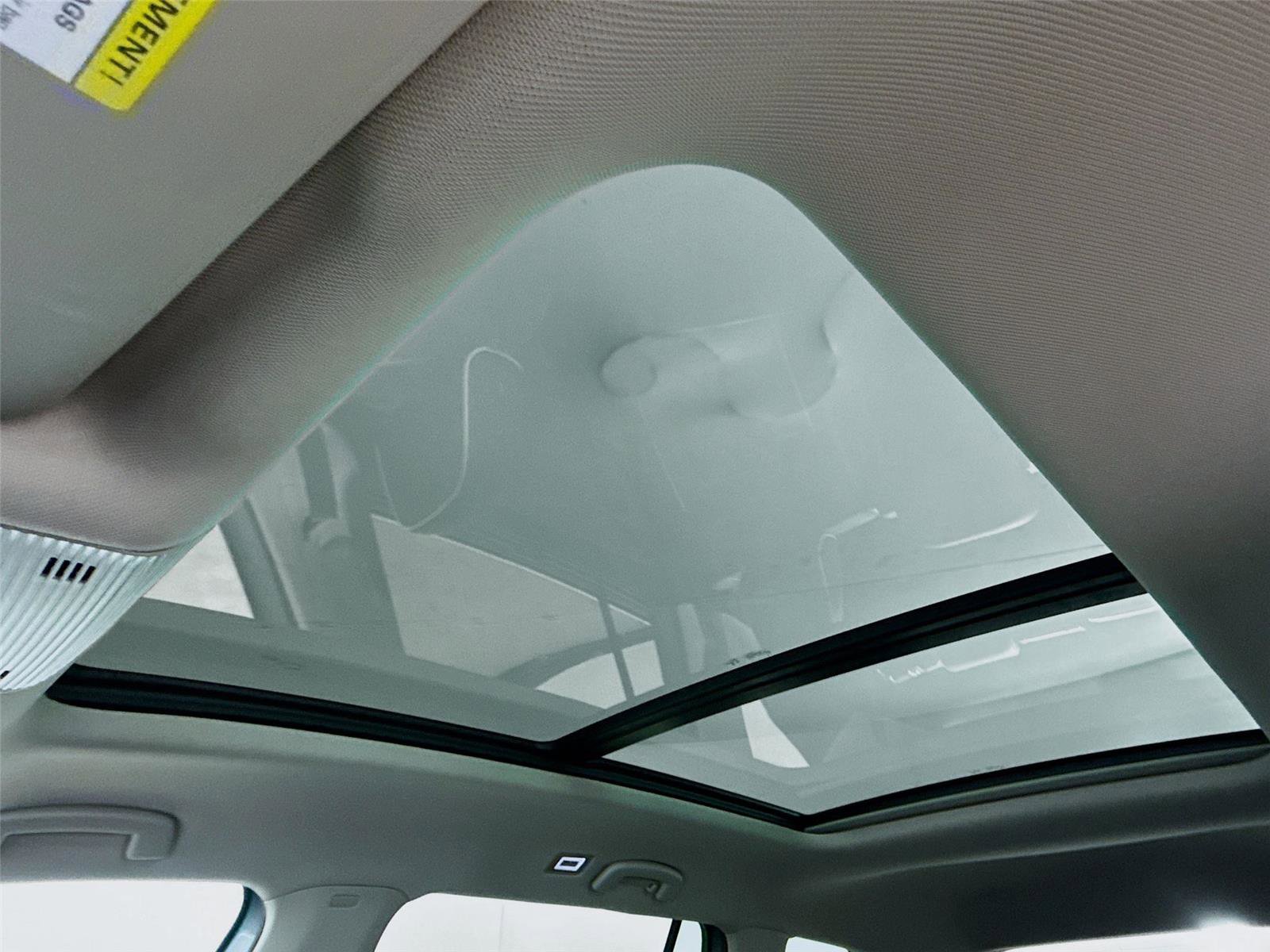 Used 2024 Volkswagen Atlas SEL Premium R-Line image 17