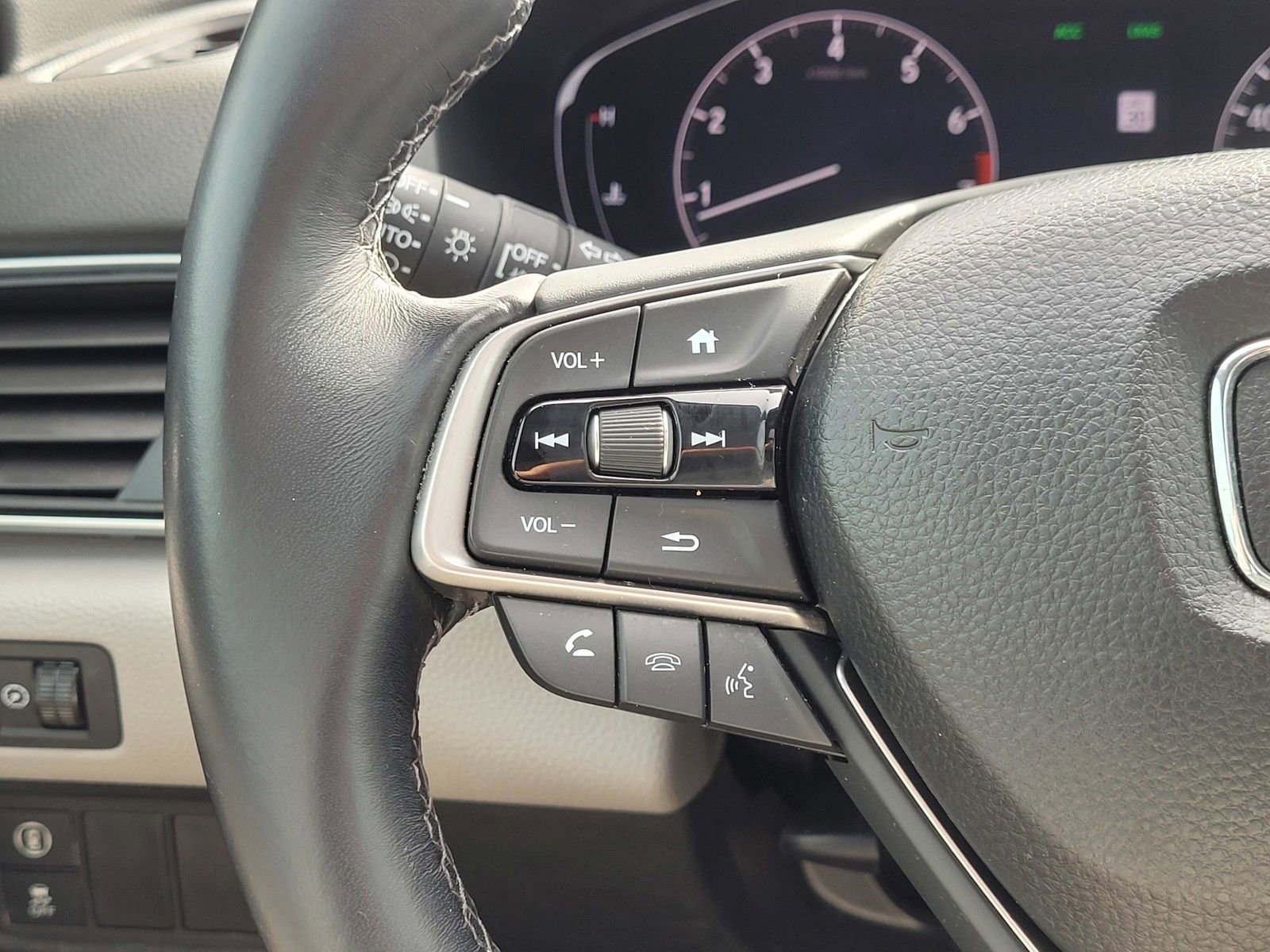 Certified 2018 Honda Accord EX-L image 19