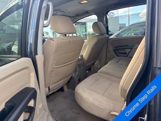Used 2015 Nissan Titan SV w/ SV Value Truck Package AWD/4WD image 9