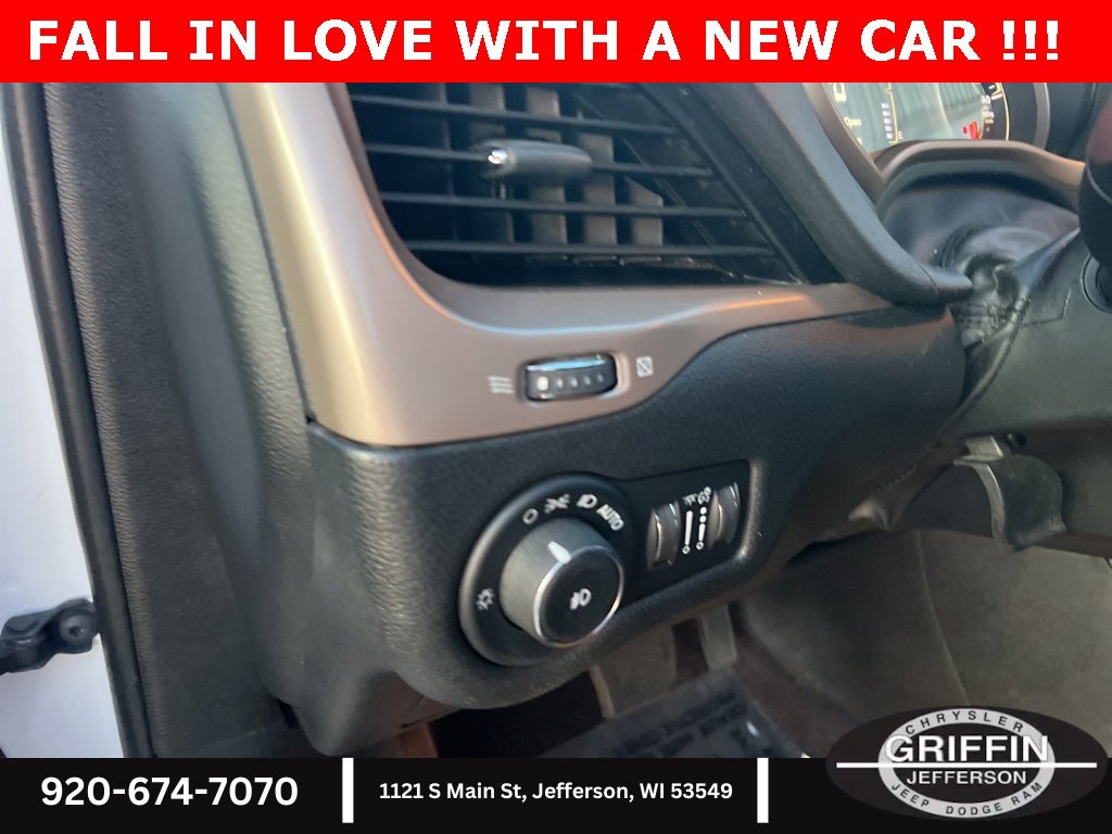 Used 2017 Jeep Cherokee Latitude w/ Cold Weather Group image 20