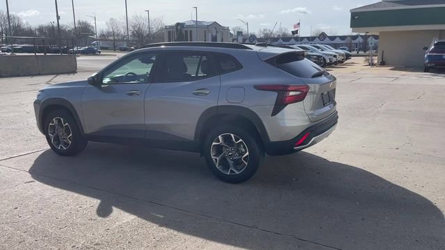 Used 2025 Chevrolet Trax LT image 6