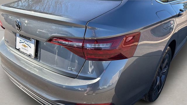 Used 2023 Volkswagen Jetta SE image 37