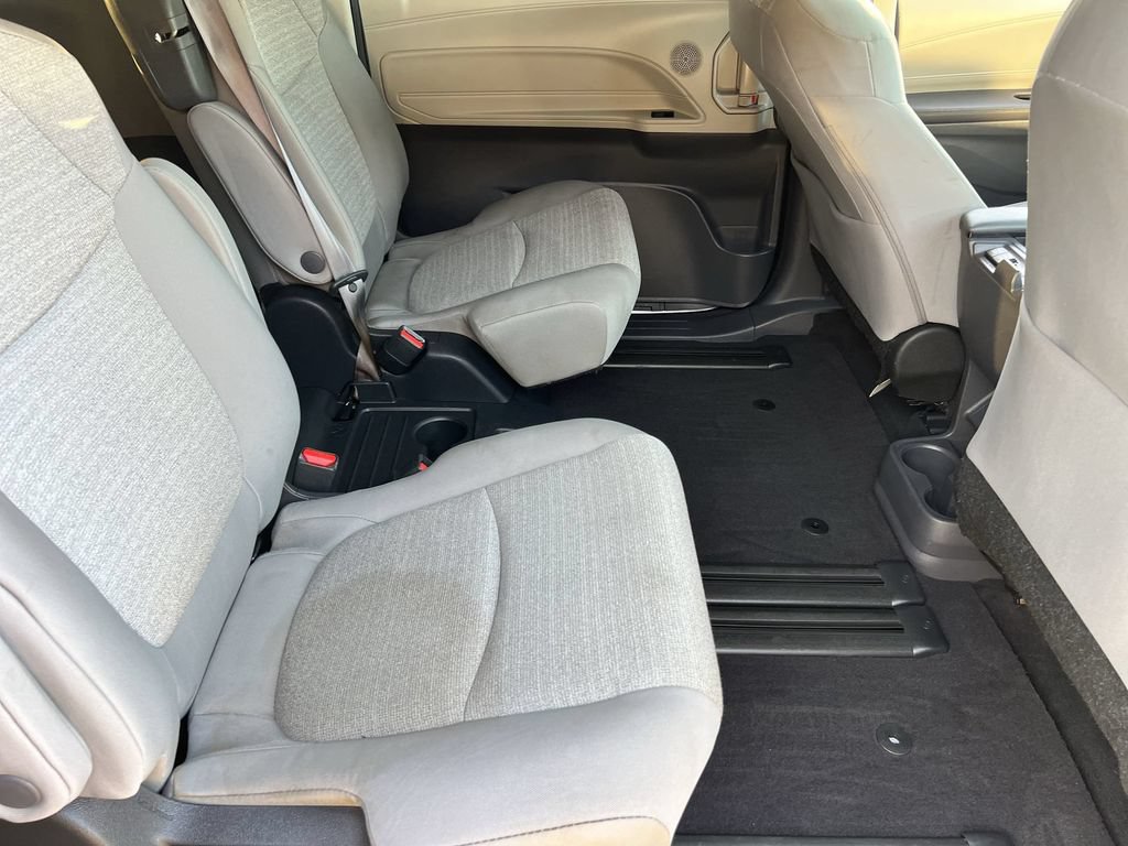 Used 2023 Toyota Sienna LE FWD image 25
