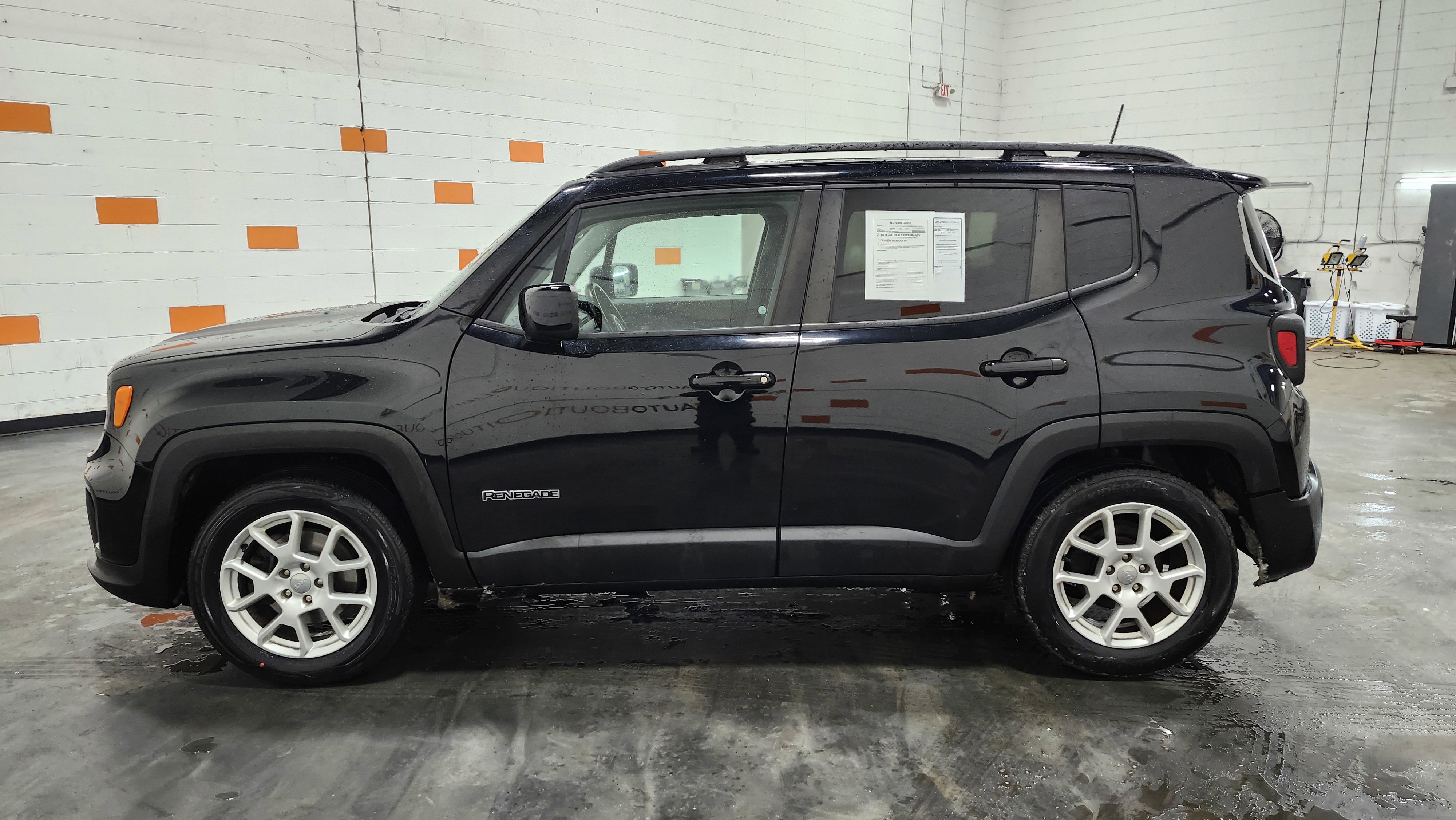 Used 2019 Jeep Renegade Latitude w/ Cold Weather Group image 13