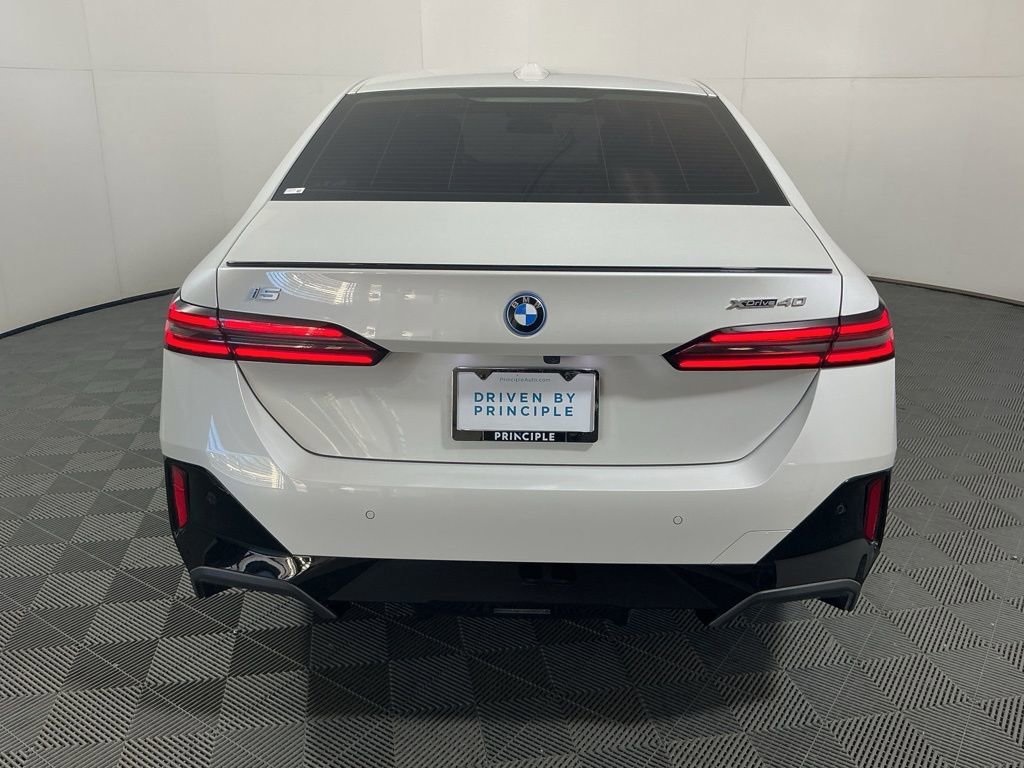Certified 2025 BMW i5 xDrive40 w/ M Sport Package AWD/4WD image 6