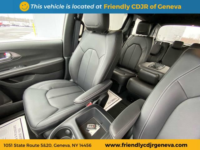 New 2026 Chrysler Pacifica Select FWD image 11