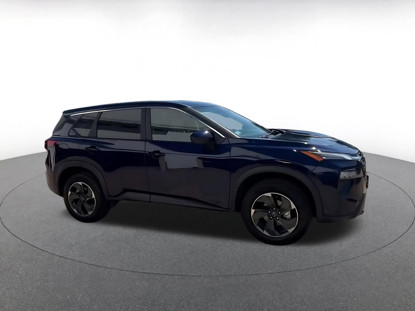 Used 2025 Nissan Rogue SV AWD/4WD image 2