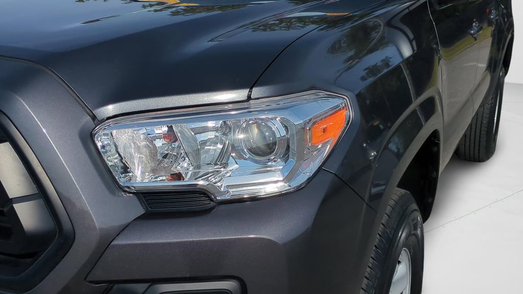 Used 2022 Toyota Tacoma SR image 9