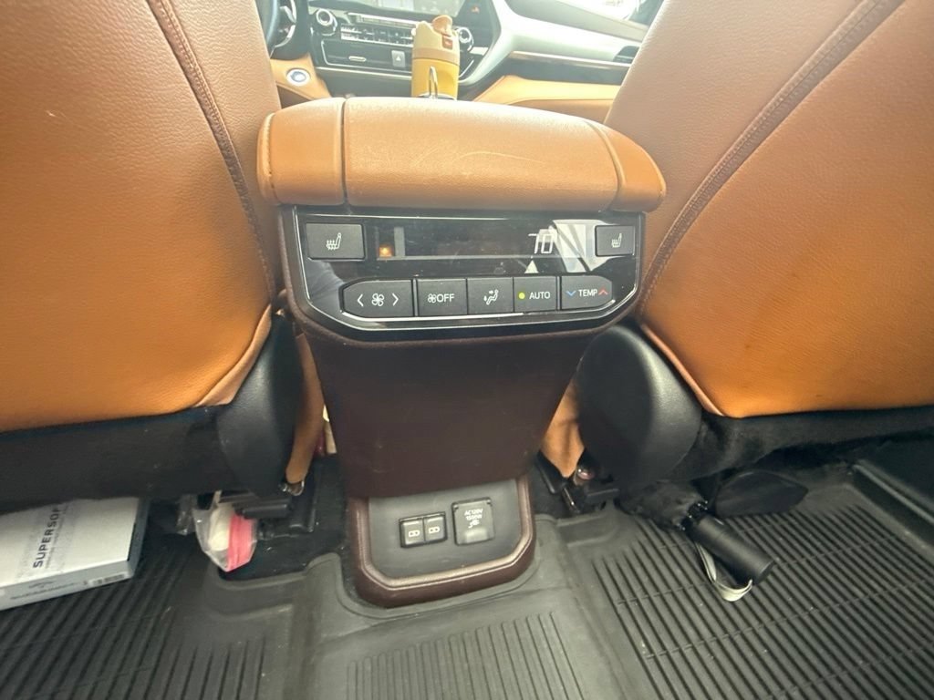 Used 2022 Toyota Highlander Platinum AWD/4WD image 22