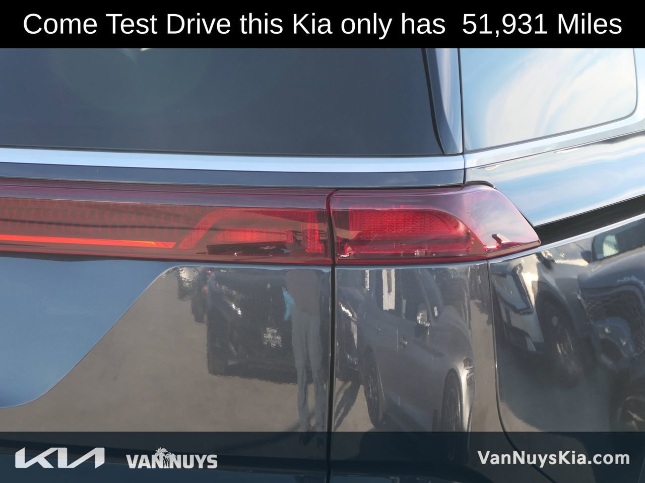 Used 2023 Kia Carnival LX image 4