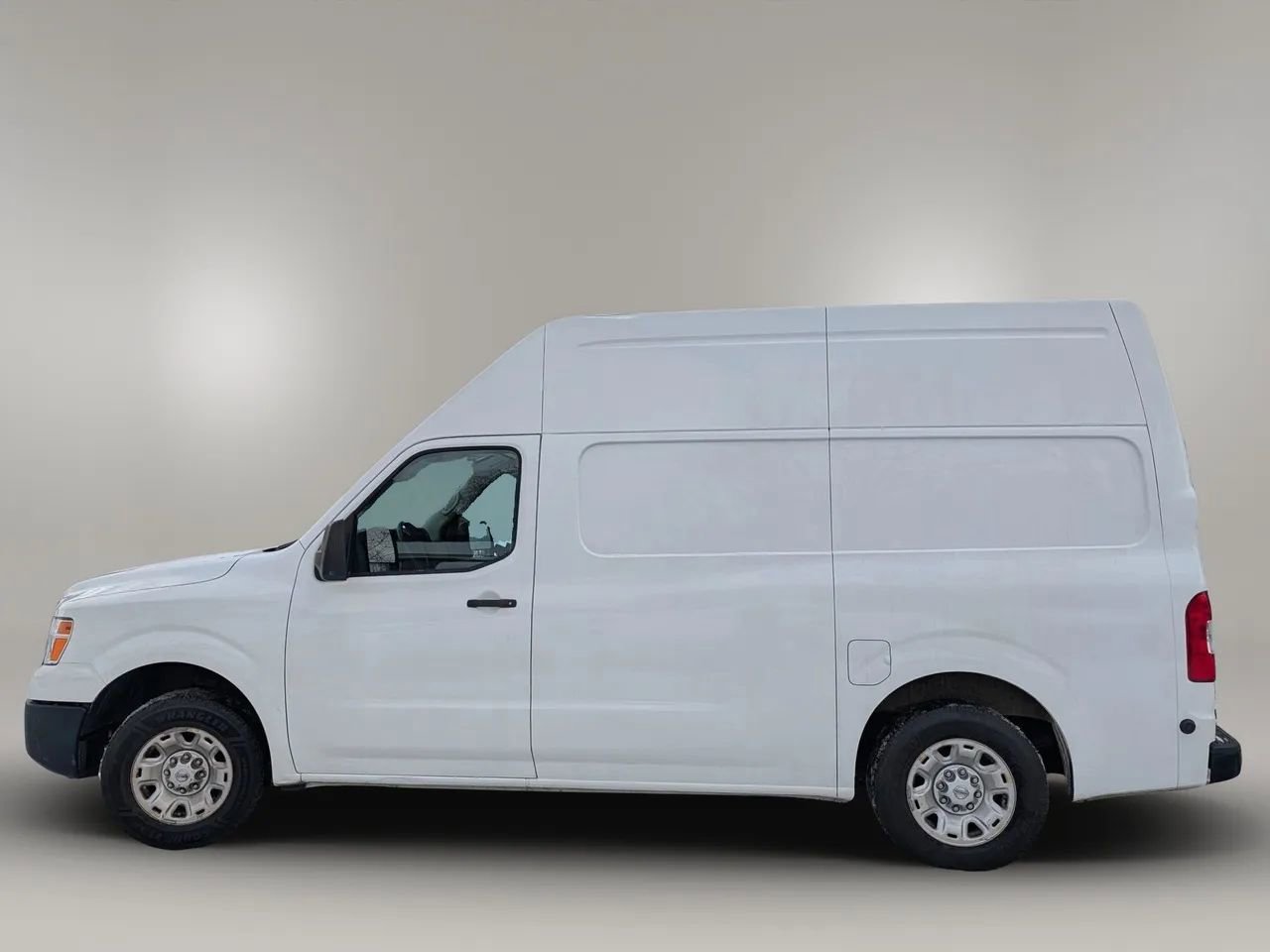Used 2020 Nissan NV 2500 SV image 2