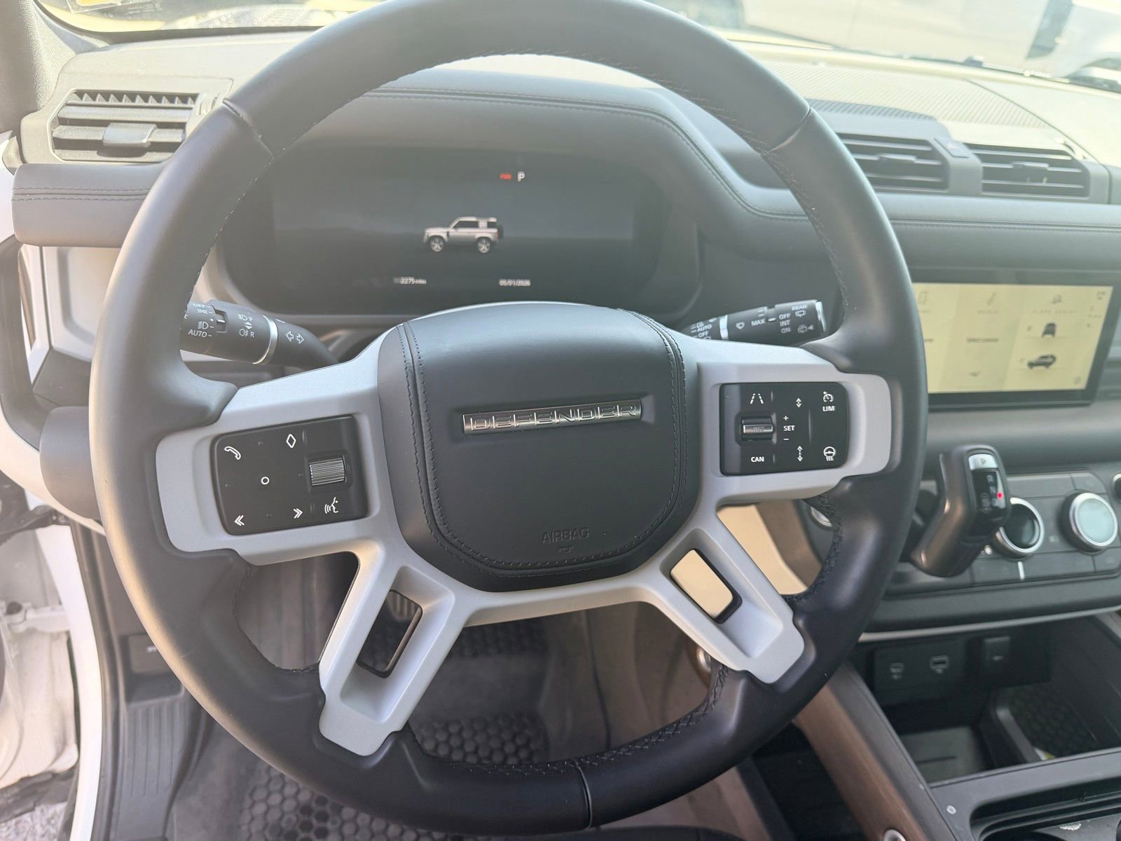 Used 2024 Land Rover Defender 90 X-Dynamic SE AWD/4WD image 13