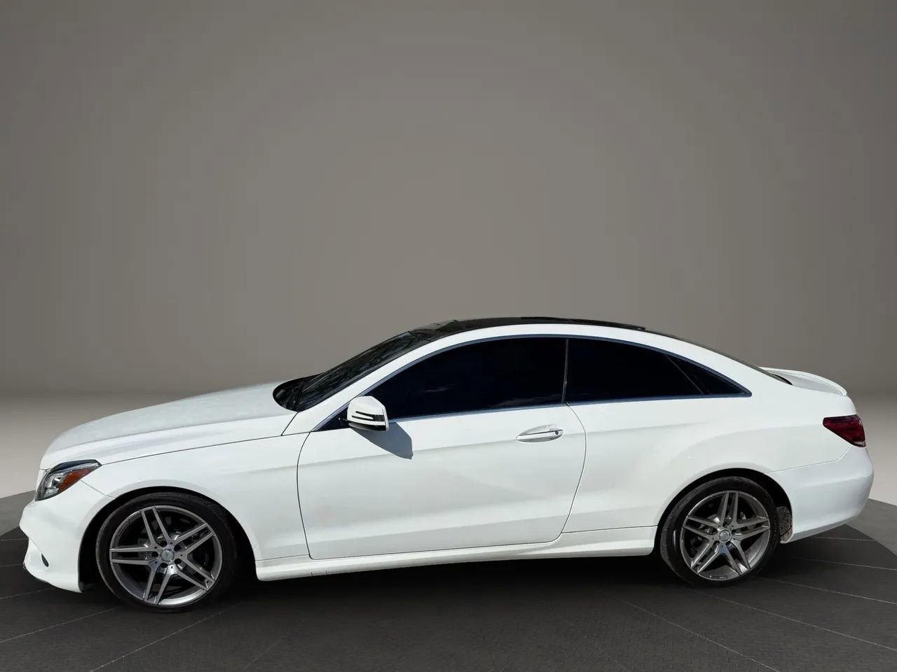 Used 2017 Mercedes-Benz E 400 Coupe image 2
