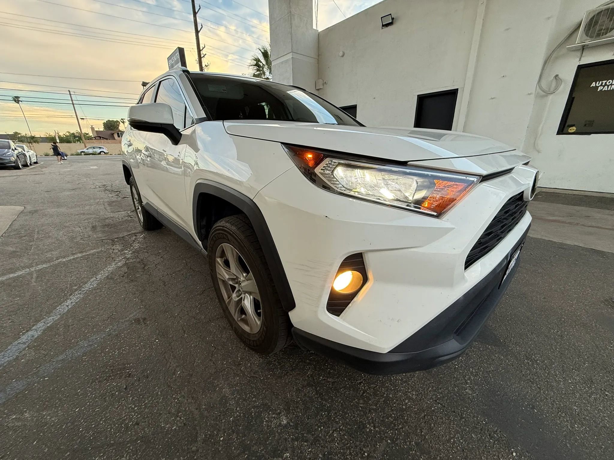 Used 2019 Toyota RAV4 XLE image 4