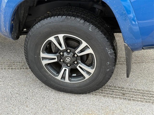 Used 2016 Toyota Tacoma TRD Sport image 7