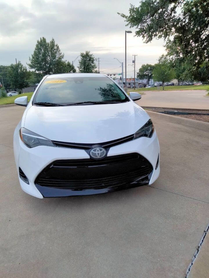 Used 2019 Toyota Corolla LE FWD image 2