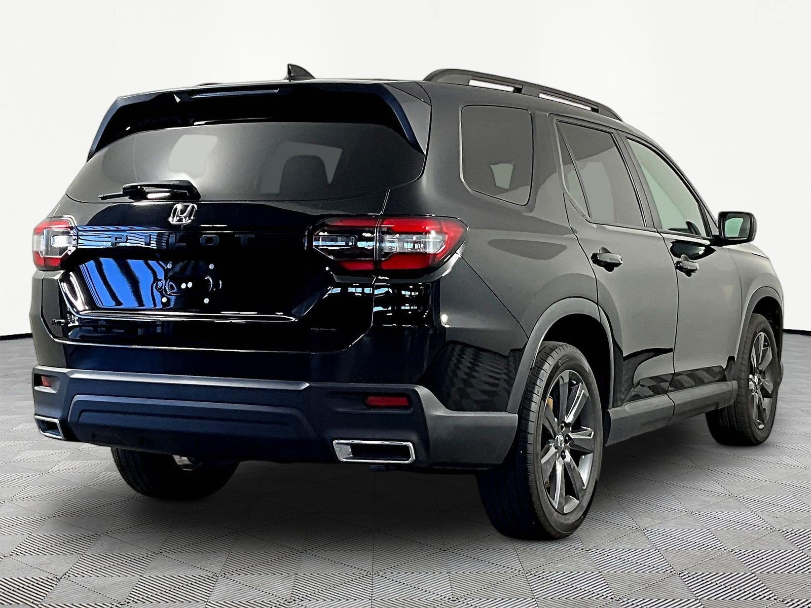 Used 2025 Honda Pilot Sport image 6