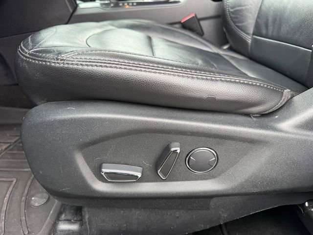 Used 2018 Ford Explorer XLT w/ Equipment Group 202A AWD/4WD image 14