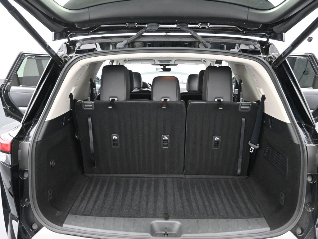 Used 2025 Nissan Pathfinder SL image 18