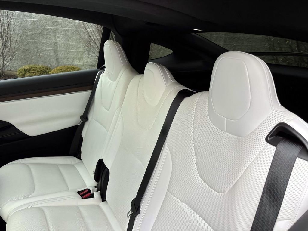 Used 2022 Tesla Model X image 25