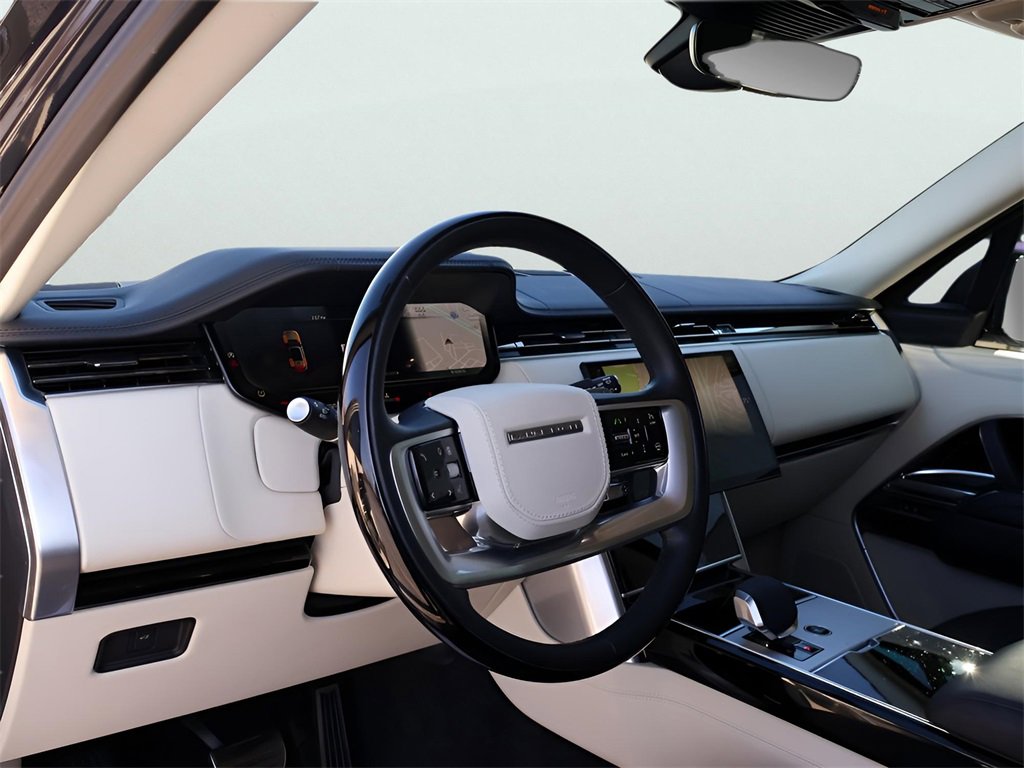Used 2024 Land Rover Range Rover Long Wheelbase SE image 17