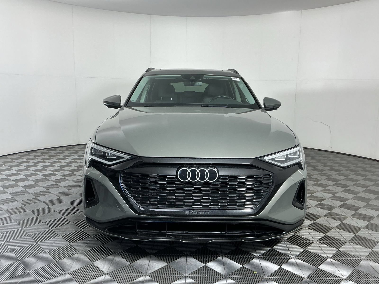 Used 2024 Audi Q8 e-tron Premium Plus w/ Premium Plus Package AWD/4WD image 2