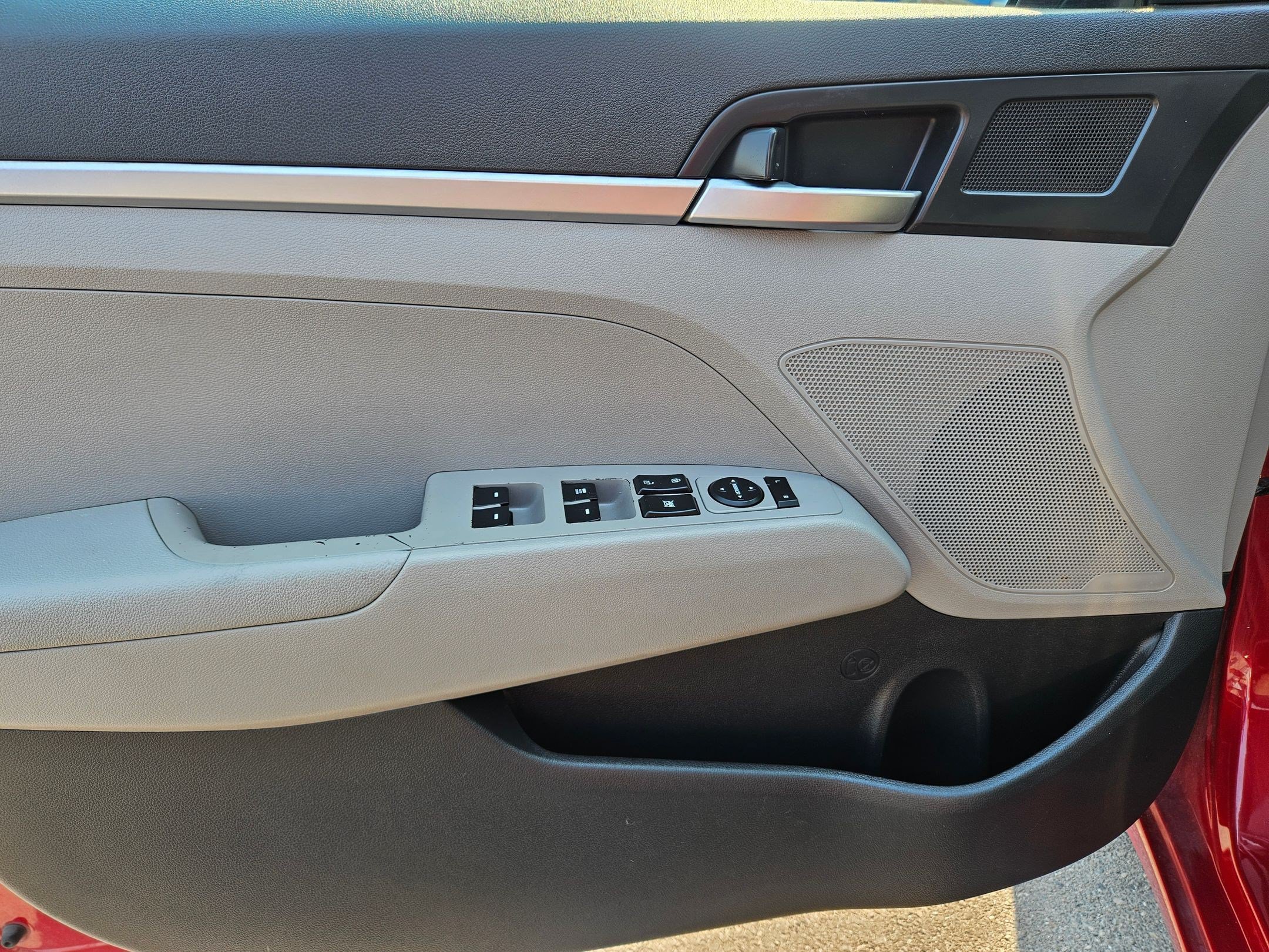 Used 2019 Hyundai Elantra SE FWD image 14