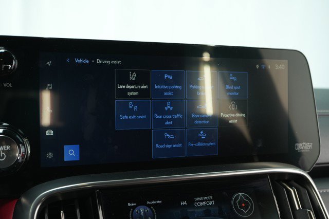 Used 2025 Lexus LX 700h F Sport image 46