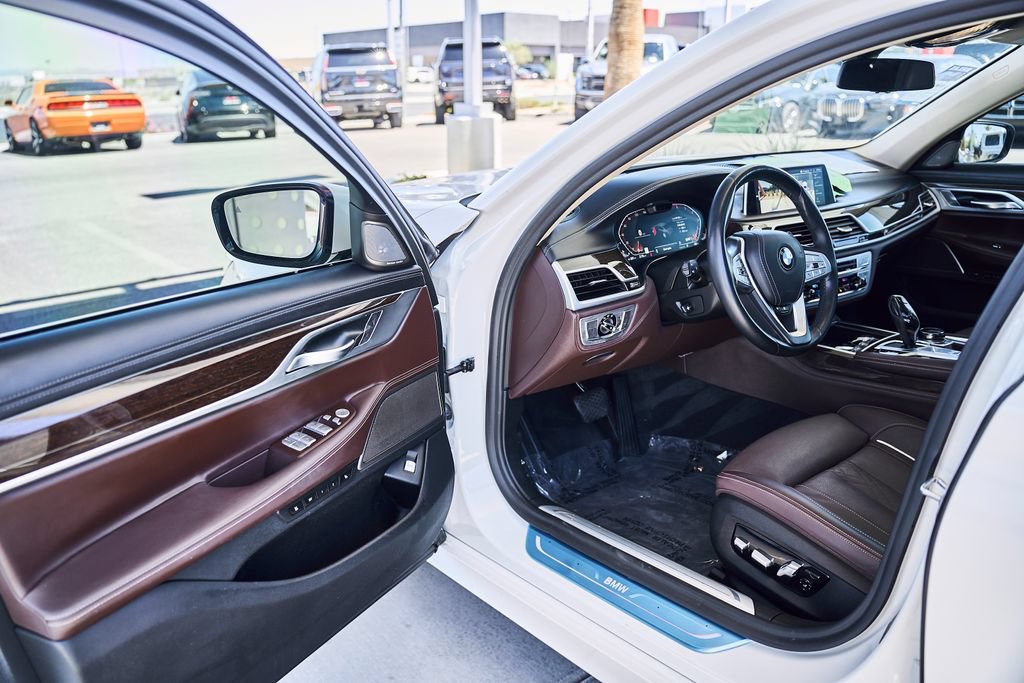 Used 2020 BMW 750i xDrive w/ Executive Package AWD/4WD image 15