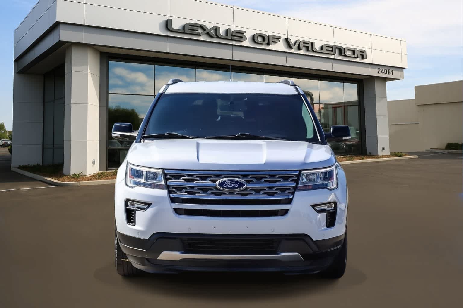 Used 2018 Ford Explorer XLT w/ Equipment Group 202A FWD image 6
