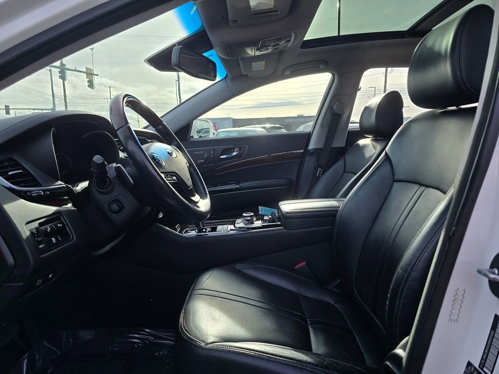 Used 2017 Kia K900 Luxury image 23