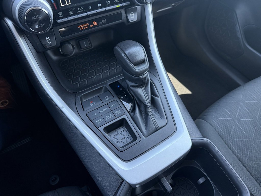 Used 2022 Toyota RAV4 XLE image 13